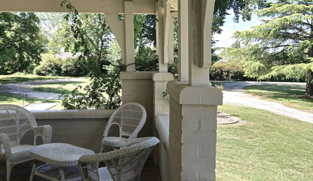 The Avenue Anahdale -Hidden 2.7Acre Estate in town