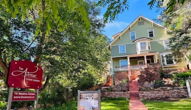 The Avenue! Historic Mansion in DT Manitou Springs