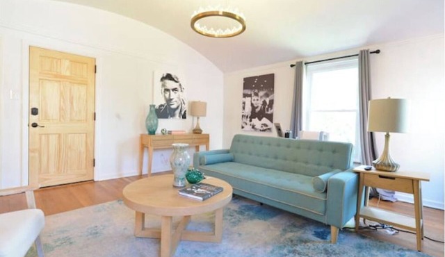 The Avenue Hot Tub Patio King Bed Pet Friendly Fast WiFi Gem of Grandview