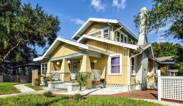 The Aviator | Bright Retreat Near Downtown w/bikes