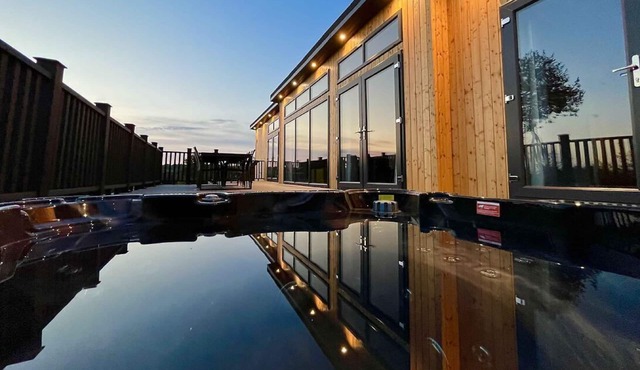 The Avon Lodge (Pet)