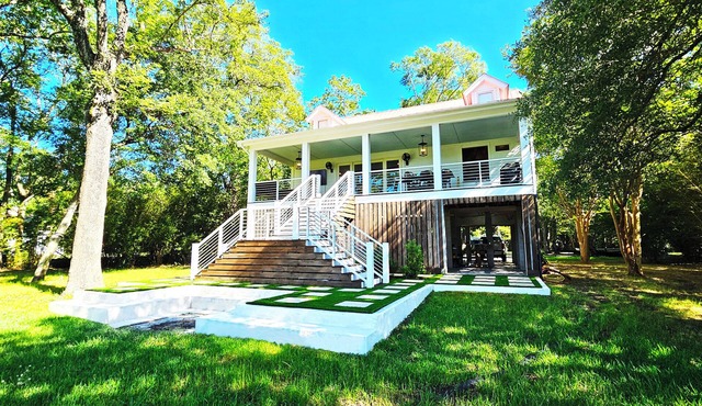 The Awaysis - Charleston Waterfront 10min to Kiawah beaches 20min to downtown.