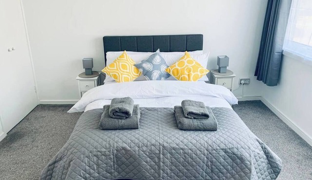 The Aylesbury Apartment | Contractors & Holidays