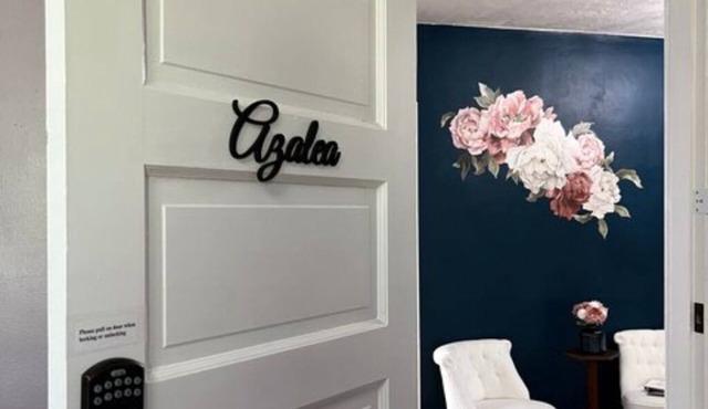 The Azalea Room w/Queen Bed