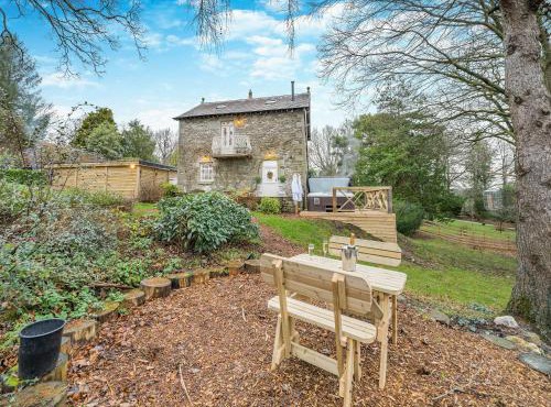 The B Hive At Buckstone House