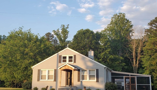The B's Nest-Cozy County Heaven! 5 Star Host!