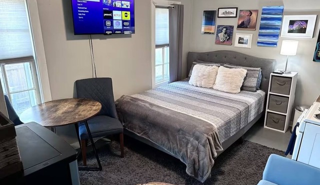 The Back House - Midtown Memphis Guest House with Private Entrance & Backyard