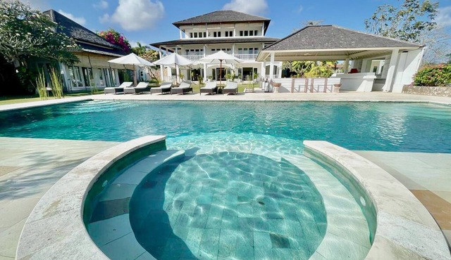 The Backyard Bingin - Cliff Top 10 bedroom Private Villa by Bingin Beach