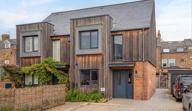 The Backyard N02 - a family break that sleeps 6 guests in 3 bedrooms