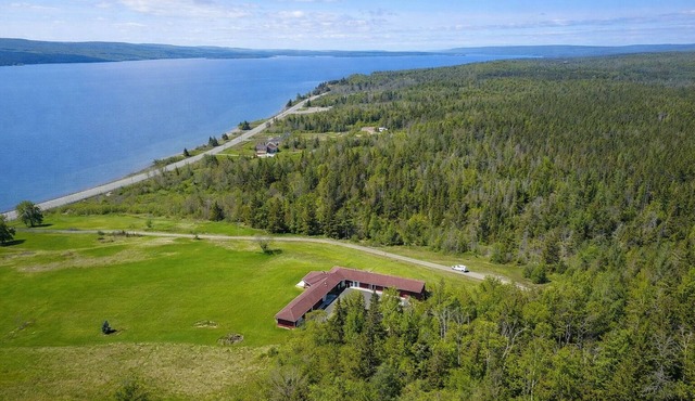 The Baddeck Inn – Scenic Stay with Panoramic Bras d’Or Lake Views
