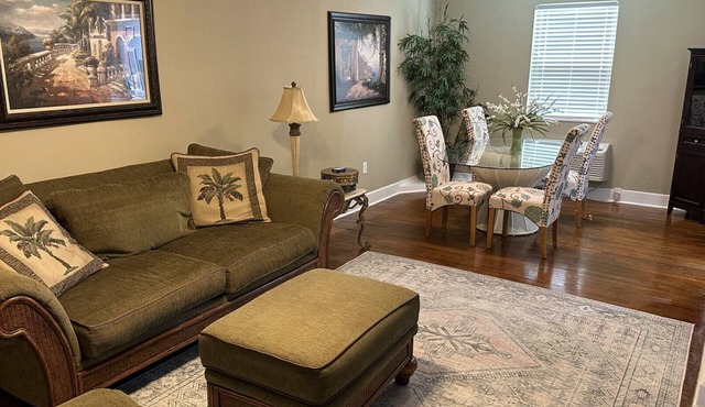 The Baker: 2-bedroom townhome. Walk to LSU