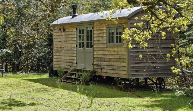 The Bakers Hut - a lodge/cabin that sleeps 2 guests in 1 bedroom