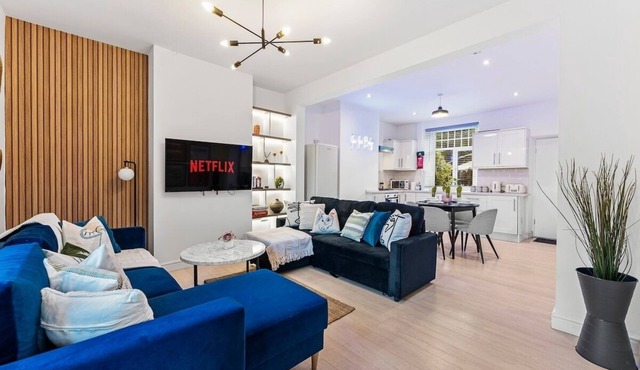 The Bakewell Haven - Hot tub - Pets - Sleeps 9