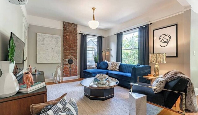 The Baldwin: Luxury Penthouse- Steps from 23rd!