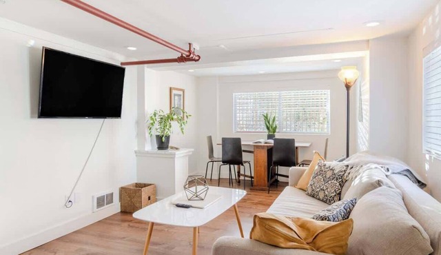 The Ballard Bungalow: Cozy Private Urban Oasis