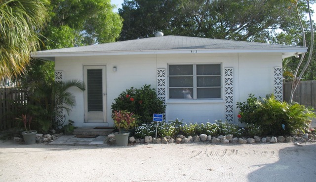 The Ballyhoo on Bean Point, 200 feet to a beautiful bayside beach and views!