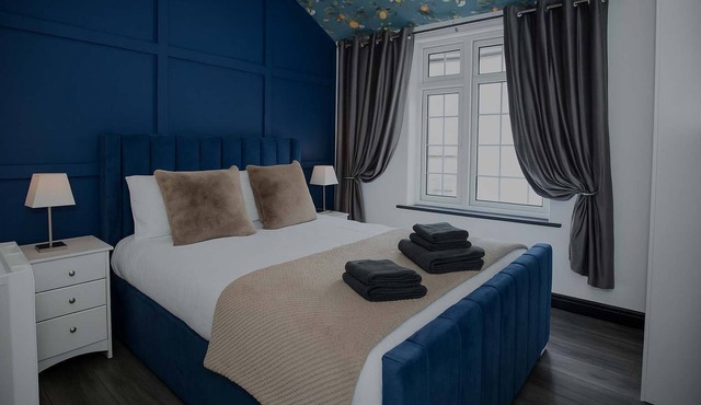 The Balmoral Lodge Warm and Cozy King Bed Apt