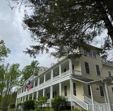 The Balsam Mountain Inn