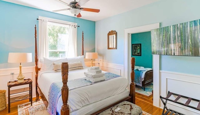 The Bamboo Suite - Estate at Mount Dora: Free City Shuttle, Parking, and more!