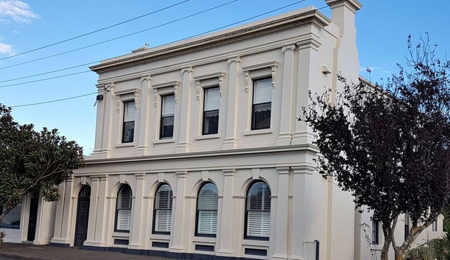 The Bank - An indulgent apartment right in Koroit