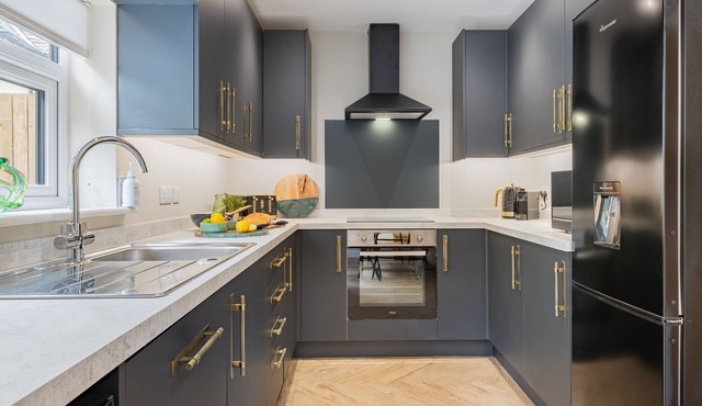 The Bank House- Luxury 3 bed cottage with hot tub!