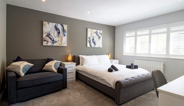 The Bar & Bubbles Retreat - Hot Tub & Games Room! | Pass the Keys