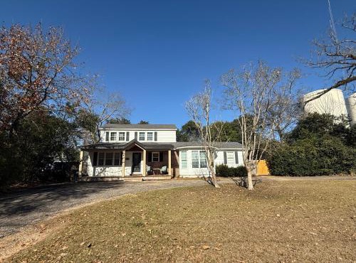 The Barbour Street Retreat 3 BD 2 BA House Downtown