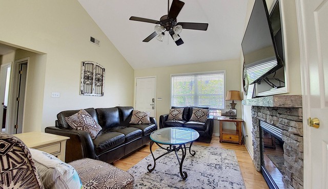 The Barefoot Cottage 53. Pet friendly with fee, NEW HOT TUB