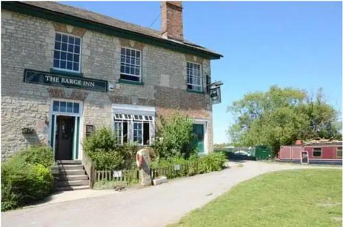 The Barge Inn, Honeystreet