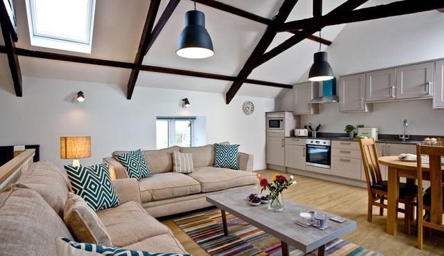 The Barn, 21 At The Beach - a cottage that sleeps 4 guests in 2 bedrooms