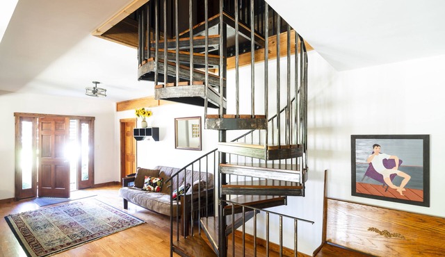 The Barn: A Unique Stay in a Converted Barn on the SI Wine Trail!