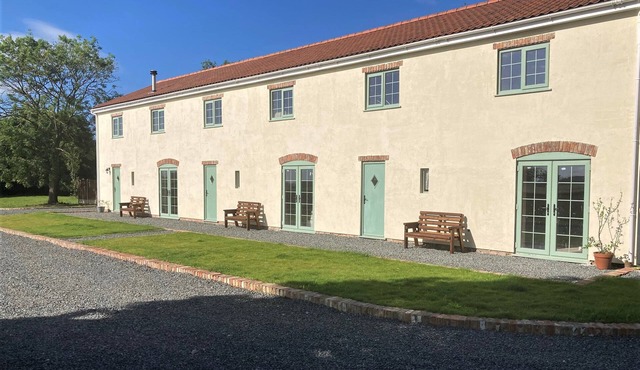 THE BARN, ASHTREE FARM, with open fire in Boston