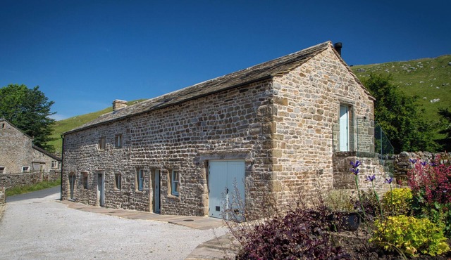 THE BARN AT AMELIA'S KITCHEN, pet friendly, with a garden in Settle