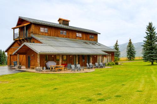 'The Barn at Dancing Deer Ranch' in Bedford