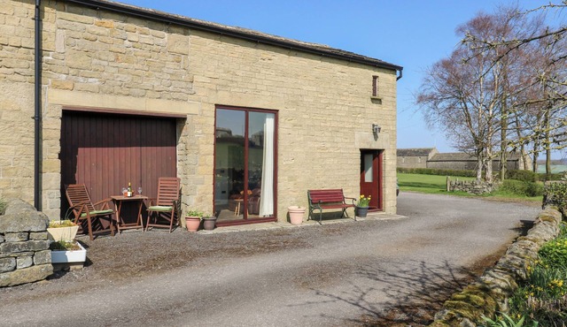 THE BARN AT HEATH HALL FARM, pet friendly in Sowerby Bridge
