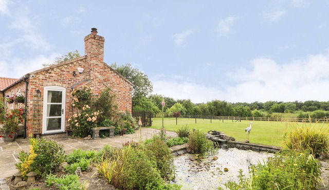 THE BARN AT ORCHARD FARM, character holiday cottage in York