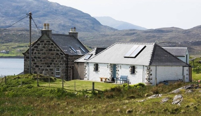 THE BARN AT REEF, pet friendly, with open fire in Timsgearraidh