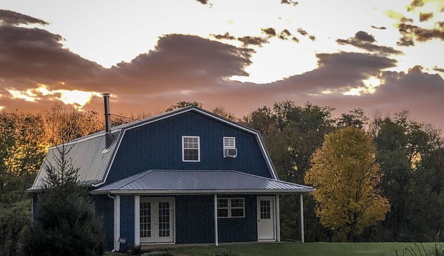 "The Barn at Sunset Lane" - Spacious 4BR Home on 16 Acres