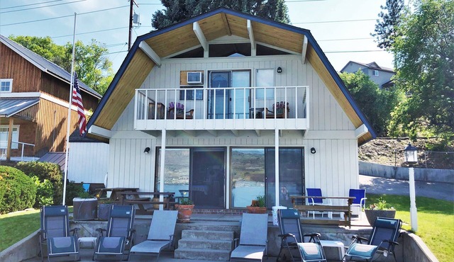 The Barn at The Lake; Waterfront Home within Chelan’s ‘Golden Mile’!