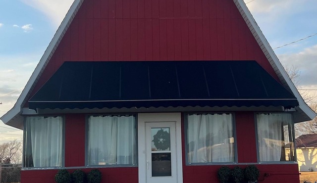 The Barn -charming newly renovated unique space located at the heart of America