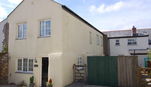 THE BARN, country holiday cottage, with a garden in Camelford