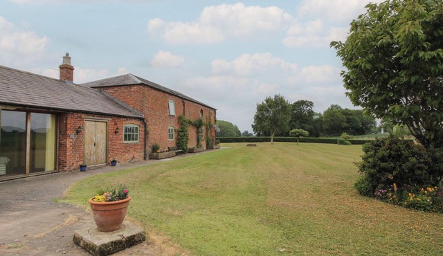 THE BARN, family friendly, luxury holiday cottage in Cockshutt
