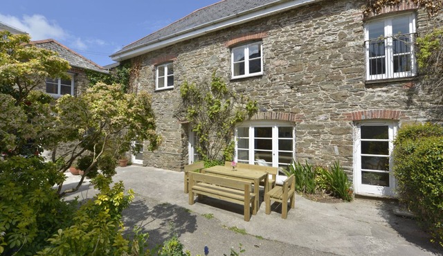 THE BARN, family friendly, luxury holiday cottage in Aveton Gifford