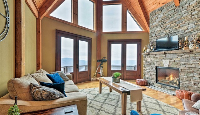 The Barn House: Caldwell Mtn Retreat w/Hot Tub!