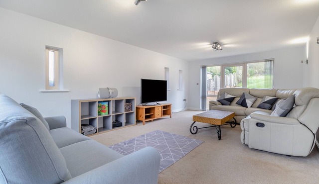 The Barn House - Four Bedroom House, Sleeps 8