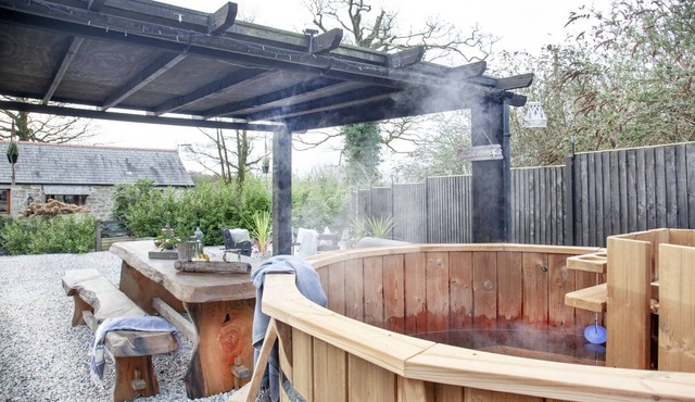 The Barn in Lanhydrock, Bodmin - a cottage that sleeps 6 guests in 3 bedrooms