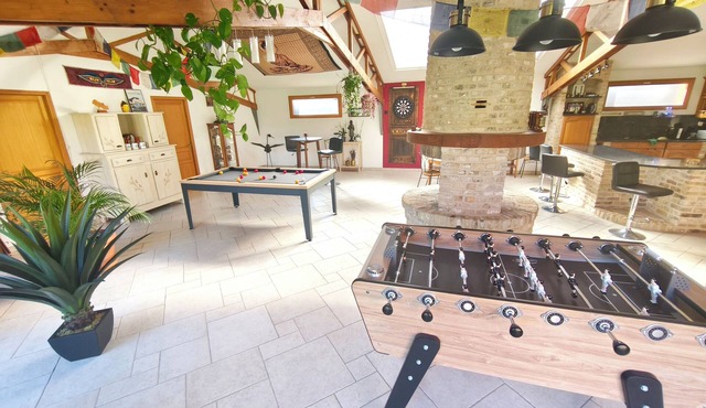 "The Barn" large space + billiards, Stella table soccer, darts (KARMA)