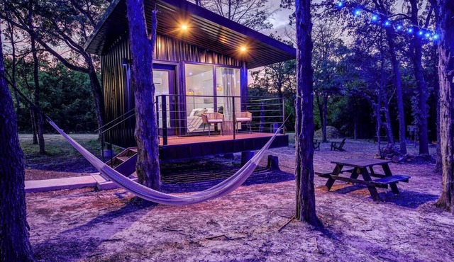 The Barn Owl | Cozy Treehouse + Pickleball Court