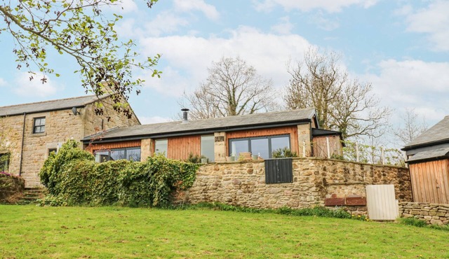 THE BARN, pet friendly, character holiday cottage in Corbridge