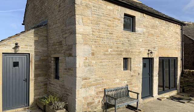 THE BARN, pet friendly, with a garden in Holme, Yorkshire